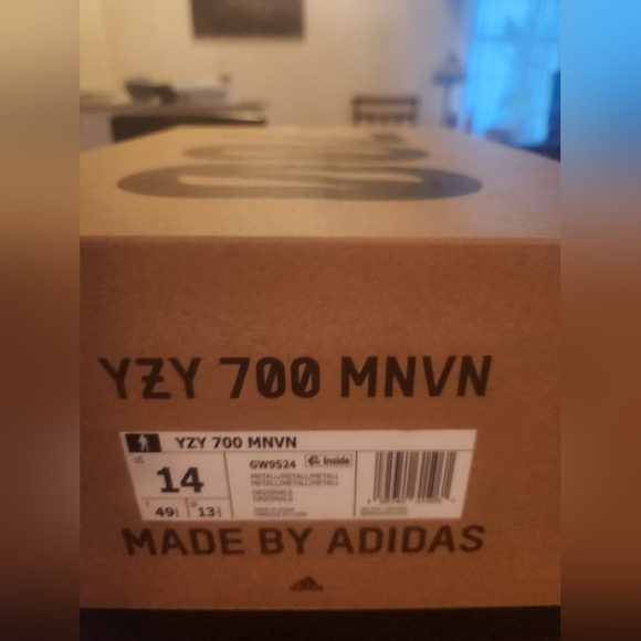 Box for yeezy 700 mvn - Picture 2 of 2
